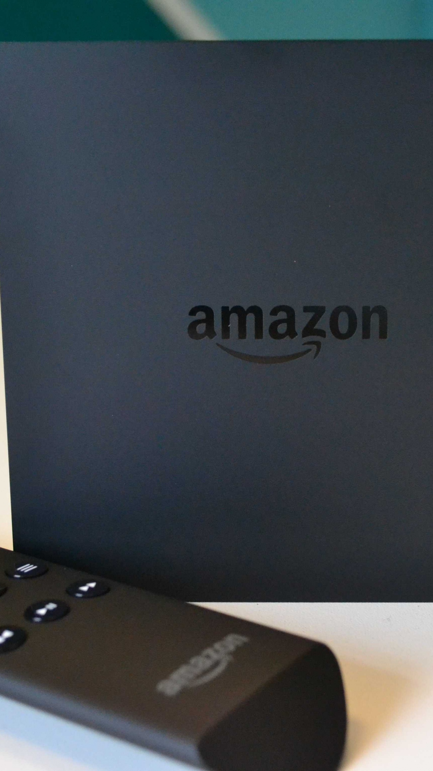 Télécommande Sony Noir Sur Tableau Blanc. Wallpaper in 1440x2560 Resolution