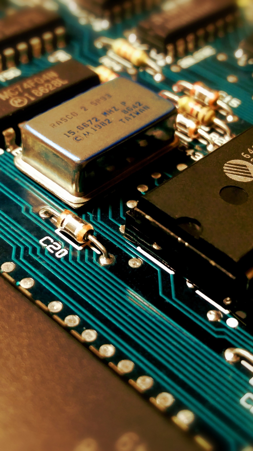 Grüner Und Schwarzer Computer-RAM-Stick. Wallpaper in 1080x1920 Resolution