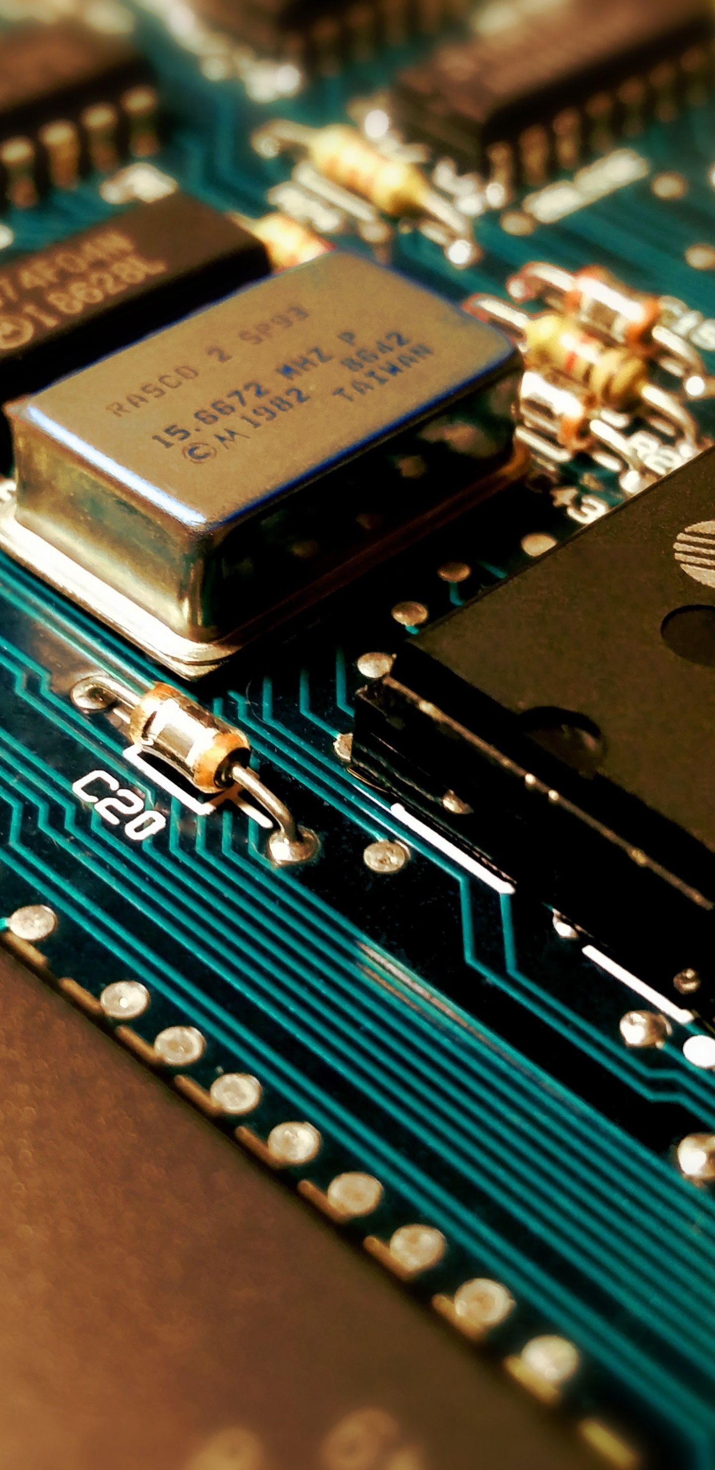 Grüner Und Schwarzer Computer-RAM-Stick. Wallpaper in 1440x2960 Resolution