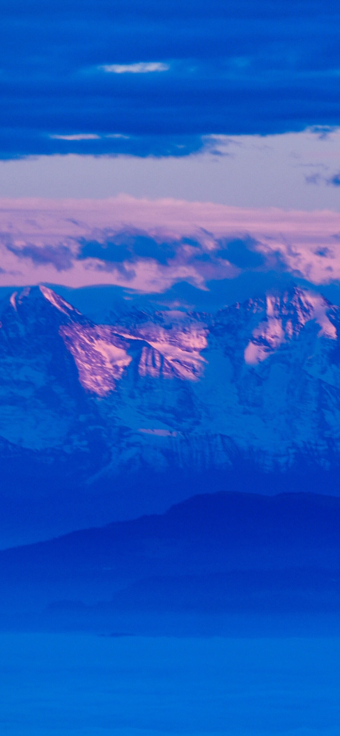 Eiger, Blau, Bergigen Landschaftsformen, Bergkette, Cloud. Wallpaper in 1125x2436 Resolution