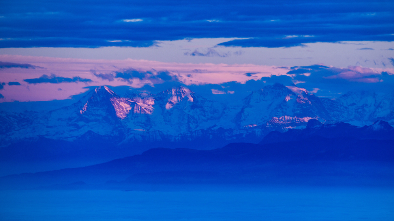 Eiger, Blau, Bergigen Landschaftsformen, Bergkette, Cloud. Wallpaper in 1366x768 Resolution