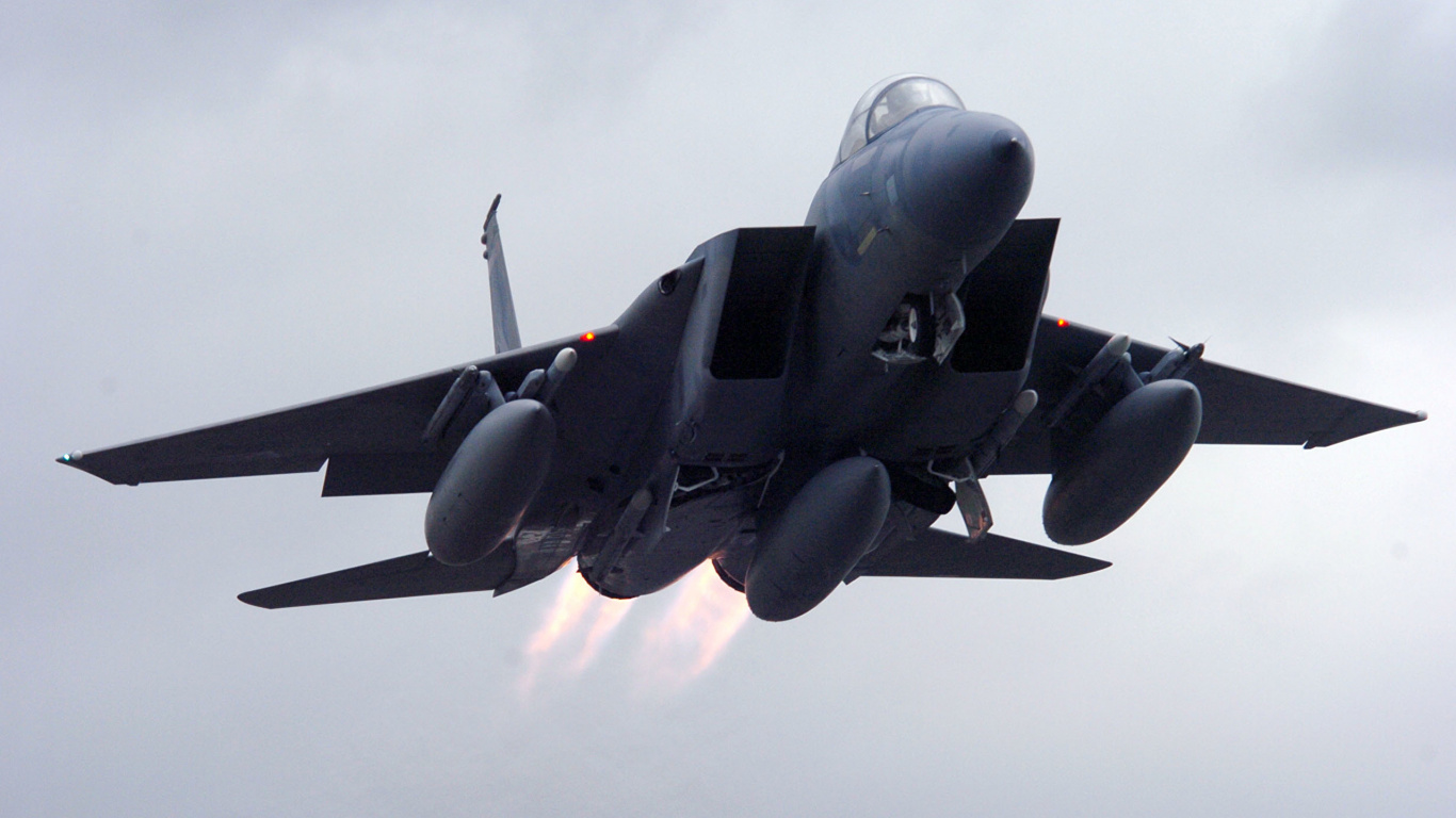 Black Jet Plane in Mid Air During Daytime. Wallpaper in 1366x768 Resolution