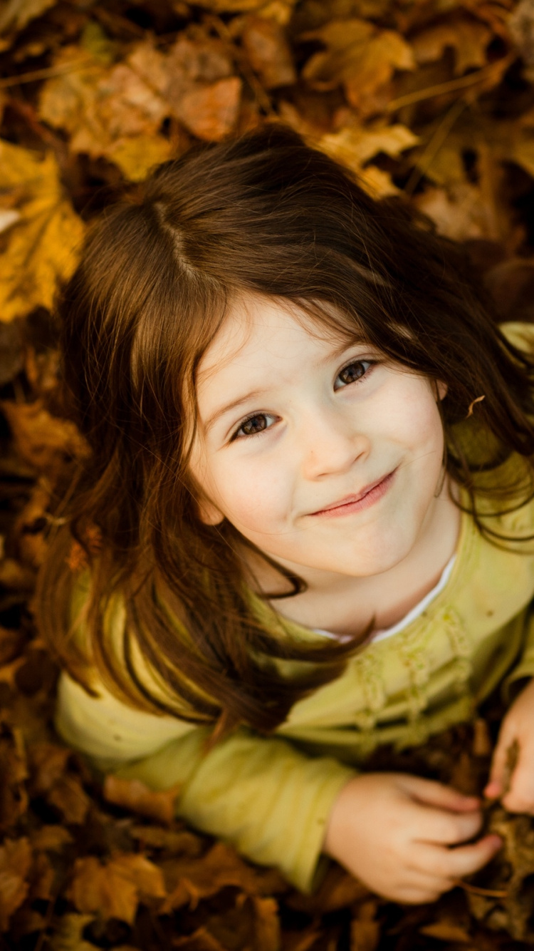 Hermosa Linda Niña, Bebé, Morena, Cabeza, Sonrisa. Wallpaper in 750x1334 Resolution