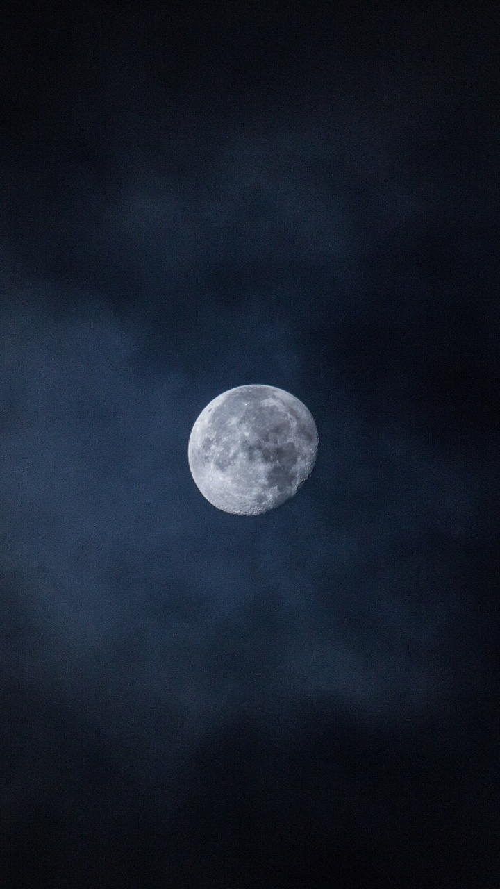 Pleine Lune Dans le Ciel Nocturne. Wallpaper in 720x1280 Resolution