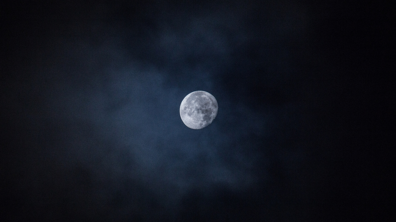 Full Moon in Dark Night Sky. Wallpaper in 1366x768 Resolution