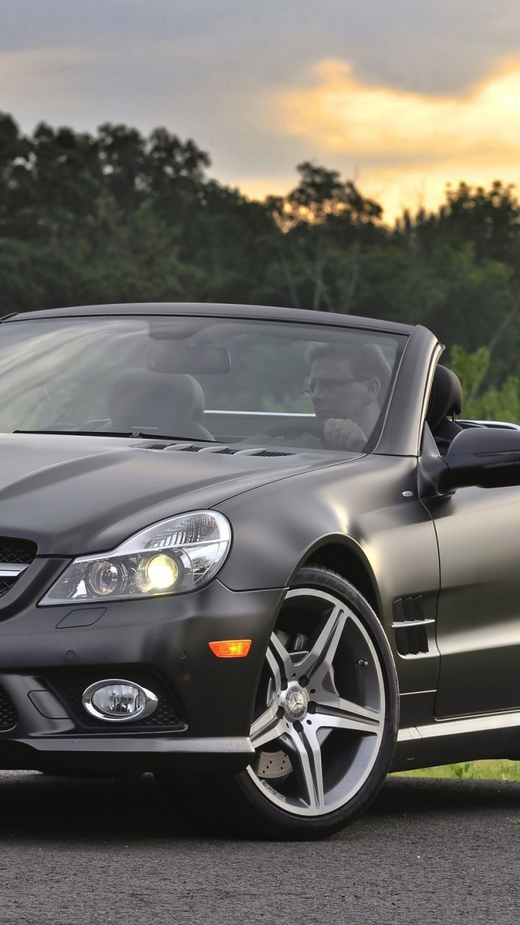 Graues Mercedes Benz Cabrio Coupe. Wallpaper in 750x1334 Resolution