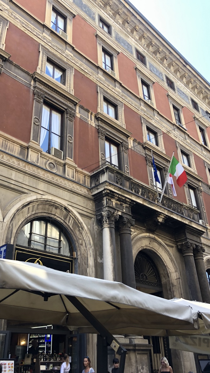 Hito, Faade, Ventana, Fachada, Edificio. Wallpaper in 720x1280 Resolution