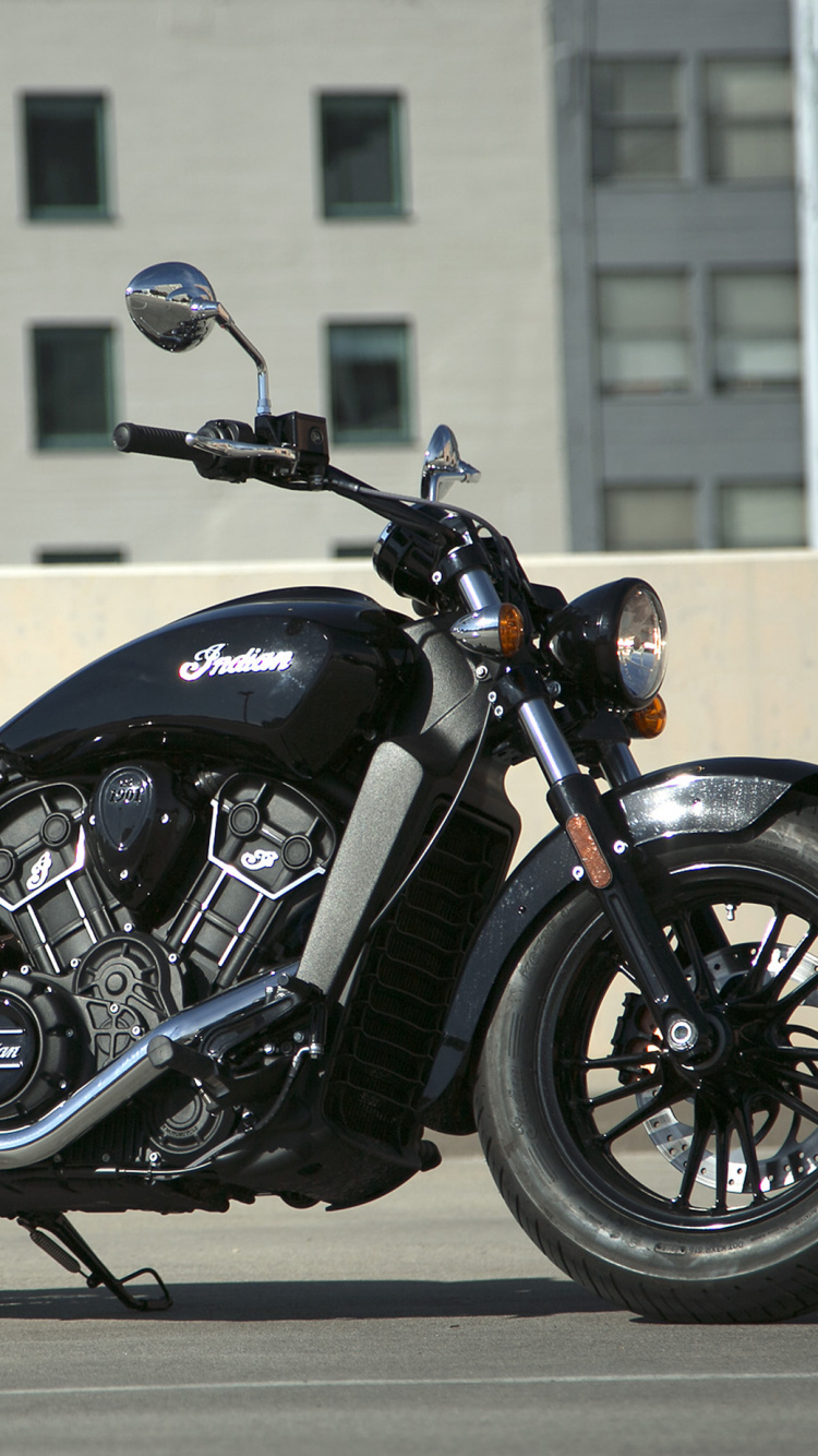 Schwarz-silbernes Cruiser-Motorrad. Wallpaper in 750x1334 Resolution