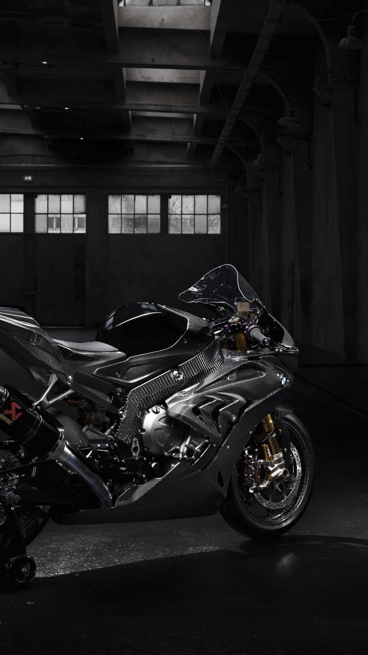 Black and White Sports Bike Parked on Gray Concrete Floor. Wallpaper in 720x1280 Resolution