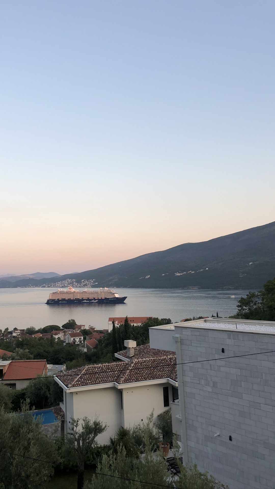 银行, 高地, 船只, 储存器, 屋顶 壁纸 1080x1920 允许