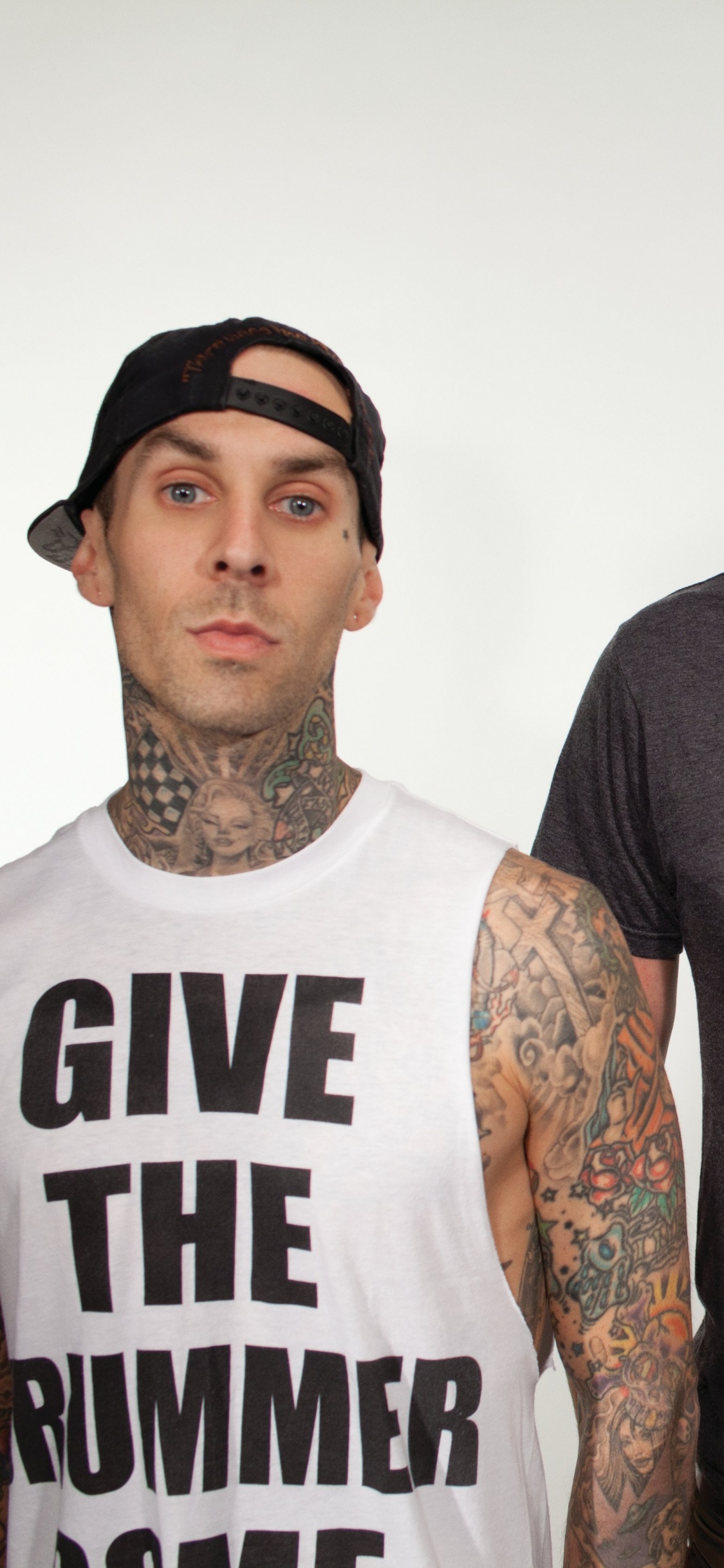 Tom DeLonge, Blink-182, Pop Punk, El Punk Rock, Parpadeo. Wallpaper in 1125x2436 Resolution