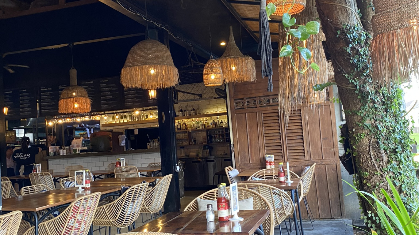 Tabelle, Möbel, Leuchte, Laterne, Outdoor-Möbel. Wallpaper in 1366x768 Resolution