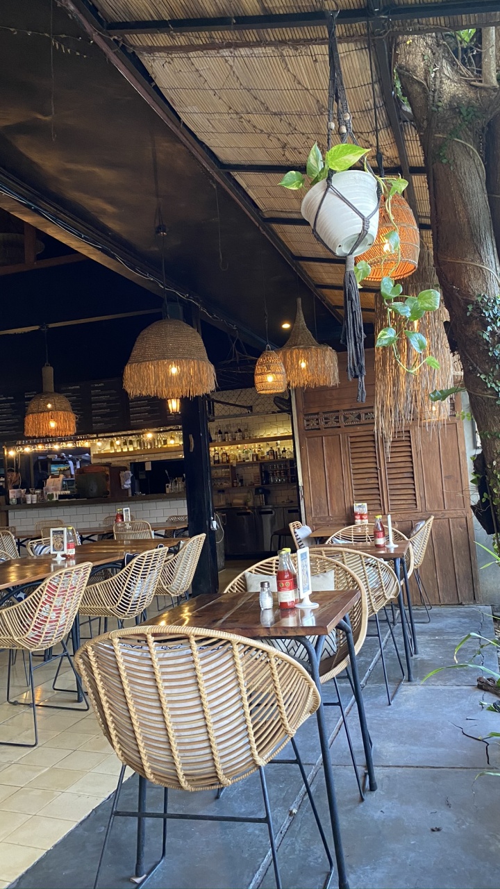 Tabelle, Möbel, Leuchte, Laterne, Outdoor-Möbel. Wallpaper in 720x1280 Resolution