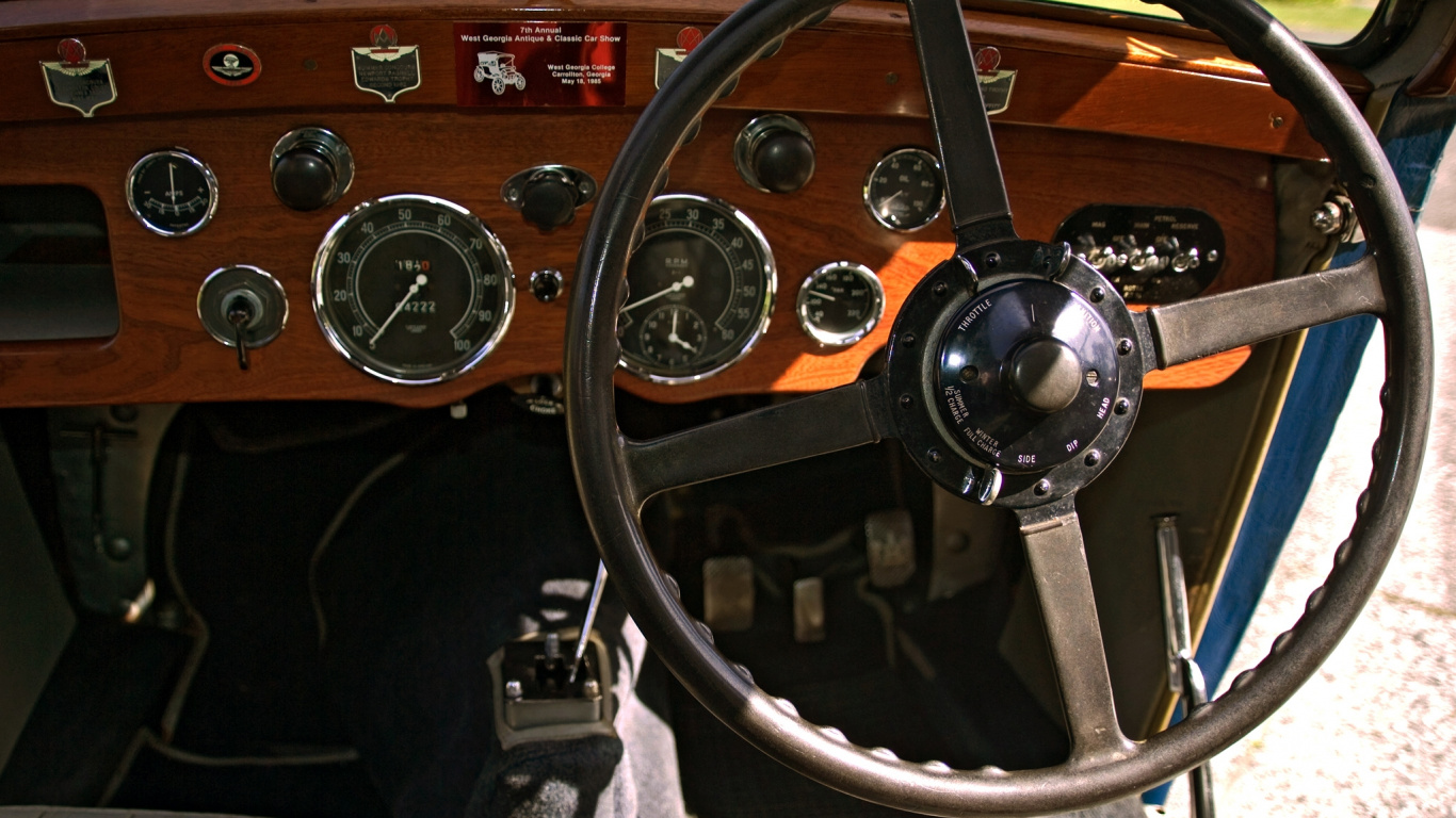 Volante Marrón y Negro. Wallpaper in 1366x768 Resolution