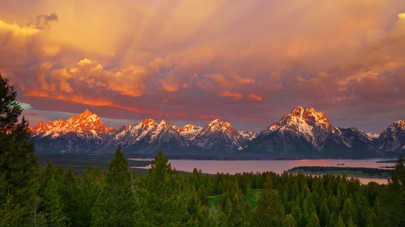 Green Trees Near Snow Covered Mountain During Daytime. Wallpaper in 1366x768 Resolution