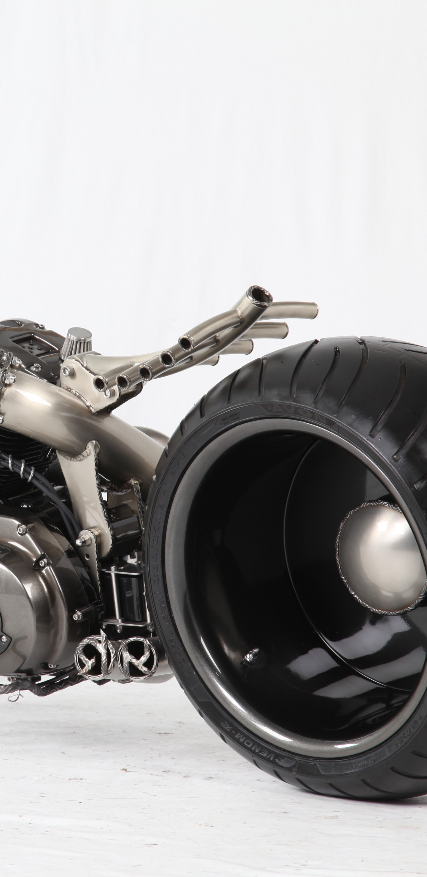 Moto Cruiser Noir et Argent. Wallpaper in 1440x2960 Resolution