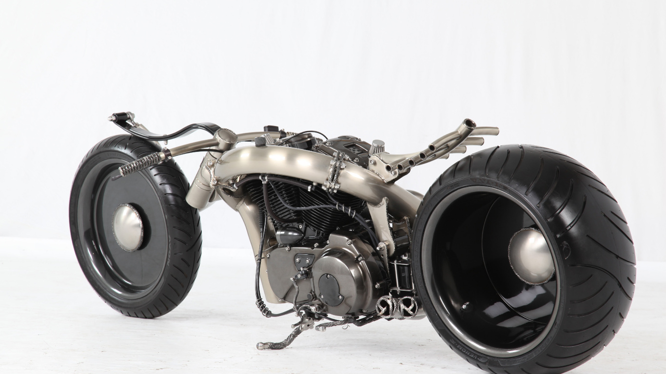 Black and Silver Cruiser Motorcycle. Wallpaper in 1366x768 Resolution