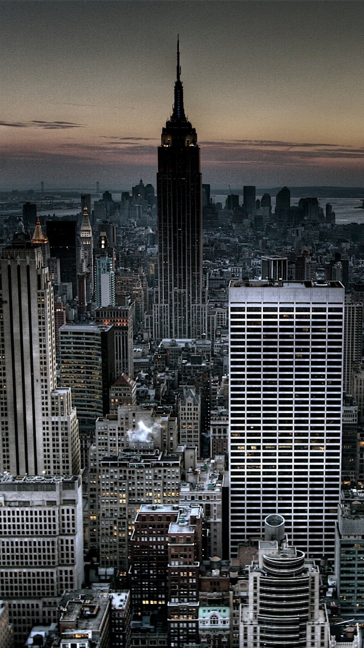 Vista Aérea de Los Edificios de la Ciudad Durante la Puesta de Sol. Wallpaper in 720x1280 Resolution