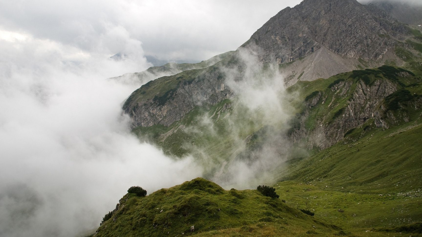 Highland, L'art Abstrait, Paysage Naturel, Brouillard, Terrain. Wallpaper in 1366x768 Resolution