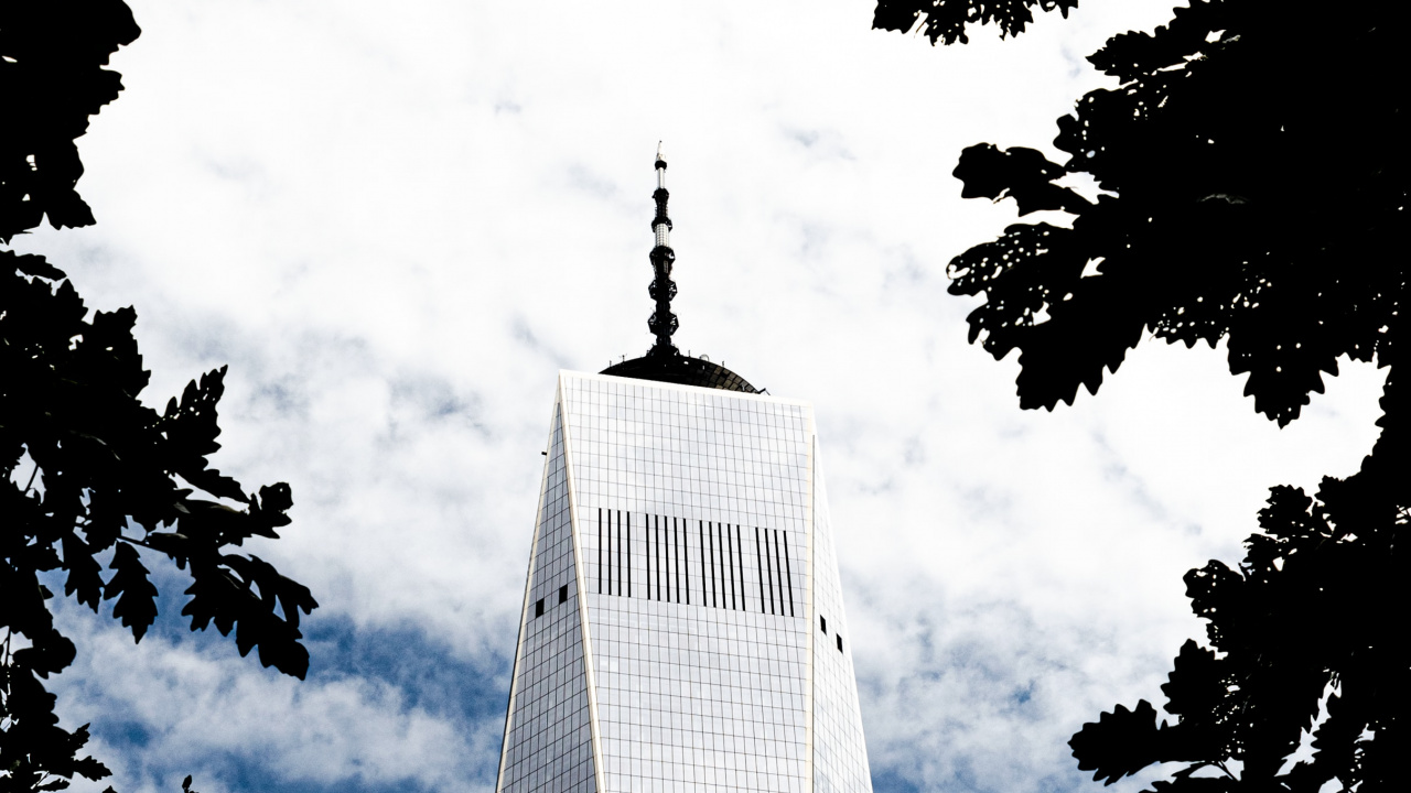 Foto en Escala de Grises de un Edificio de Gran Altura. Wallpaper in 1280x720 Resolution