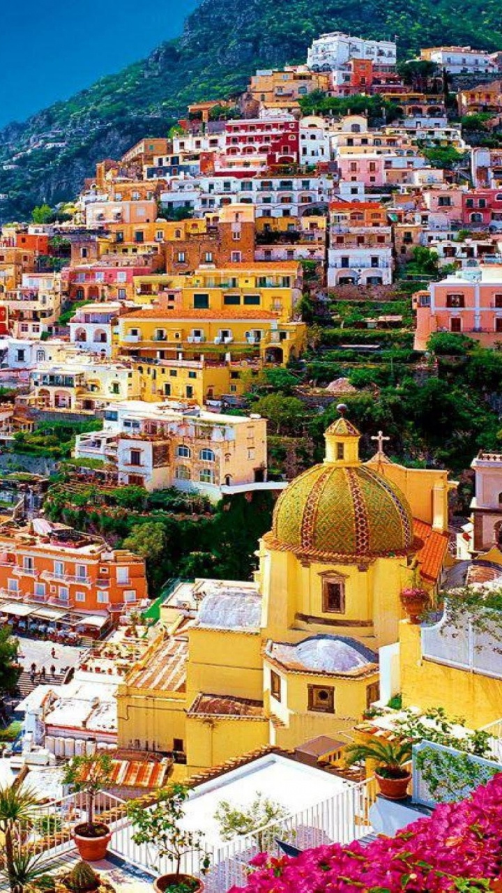 Luftaufnahme Der Stadt in Der Nähe Von Gewässern Tagsüber. Wallpaper in 720x1280 Resolution