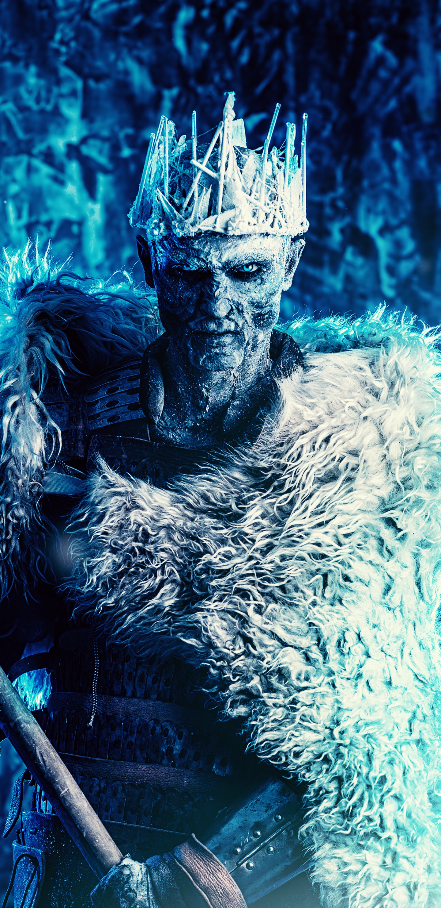 Hombre Con Abrigo de Piel Blanco y Negro Sosteniendo un Palo Negro y Marrón. Wallpaper in 1440x2960 Resolution