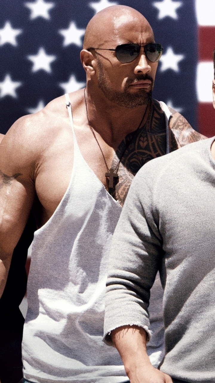 Mann im Grauen Hemd Mit V-Ausschnitt Neben Frau im Weißen Tanktop. Wallpaper in 720x1280 Resolution