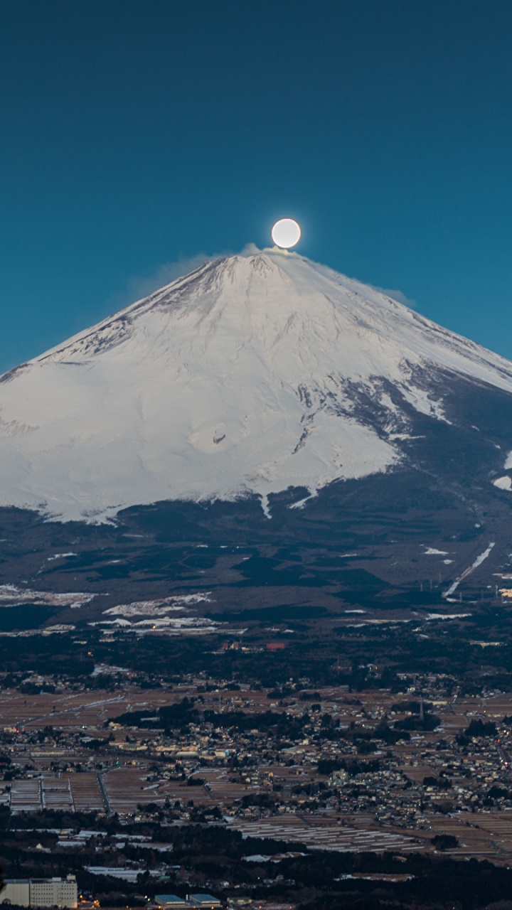White and Black Mountain Under Blue Sky During Daytime. Wallpaper in 720x1280 Resolution