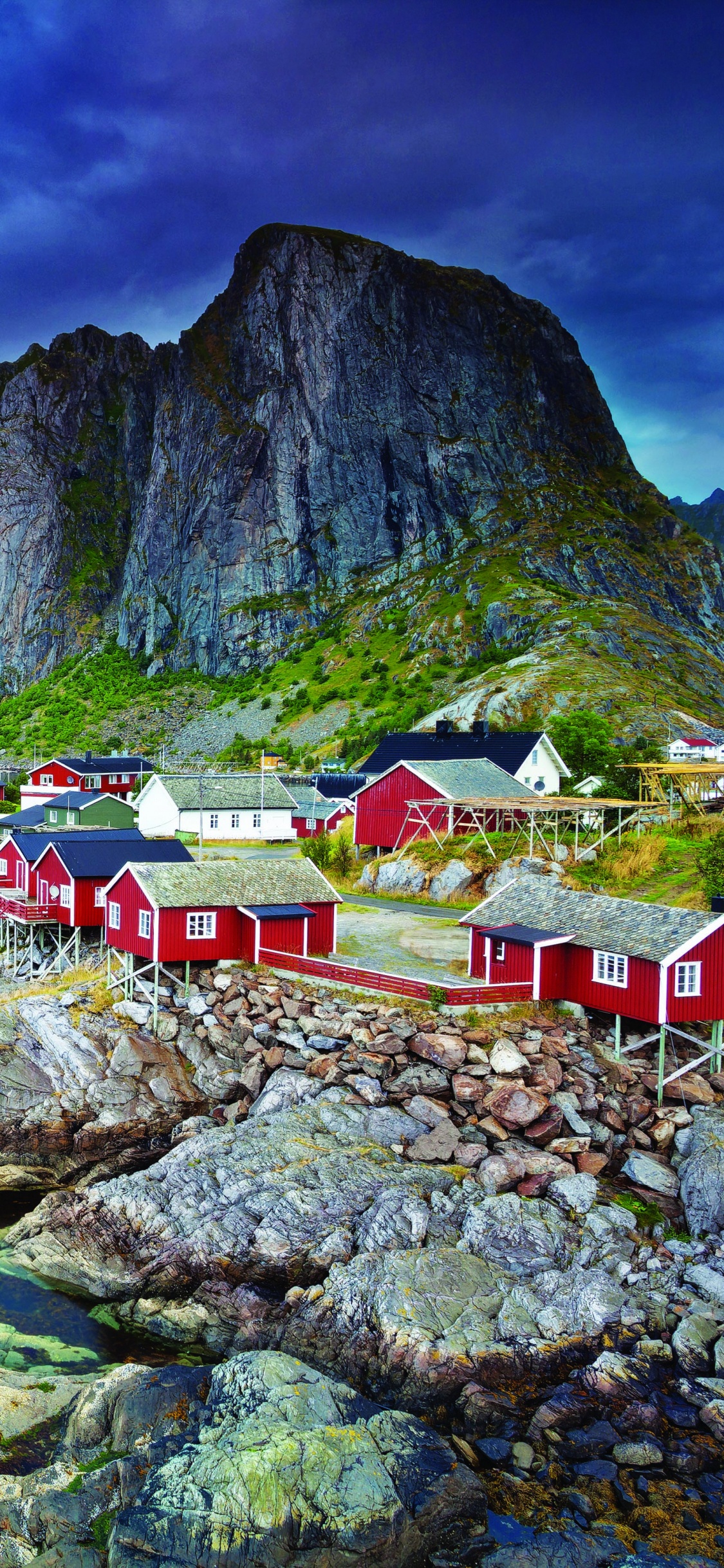 Red and White House Near Body of Water and Mountain. Wallpaper in 1125x2436 Resolution
