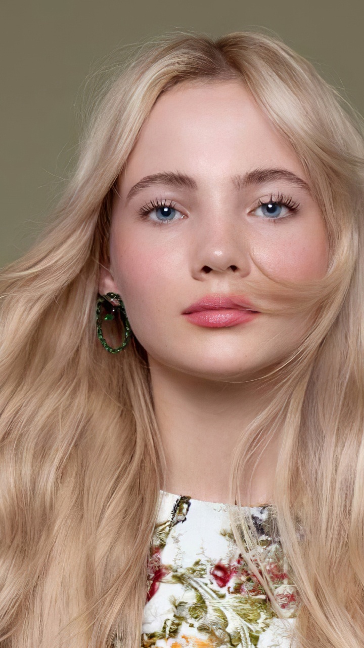 Freya Allan, The Witcher, Netflix, Schauspieler, Ciri. Wallpaper in 720x1280 Resolution