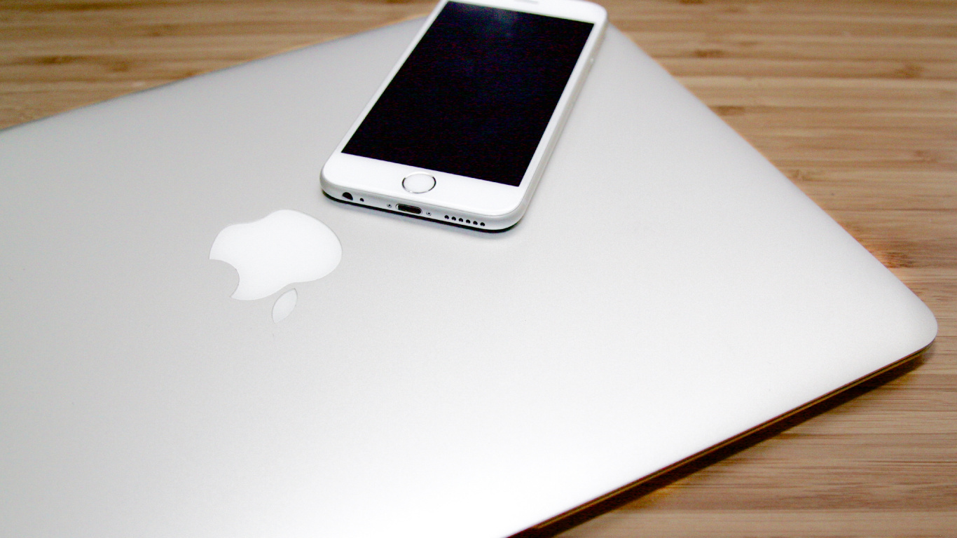 Silver Iphone 6 on Macbook. Wallpaper in 1366x768 Resolution