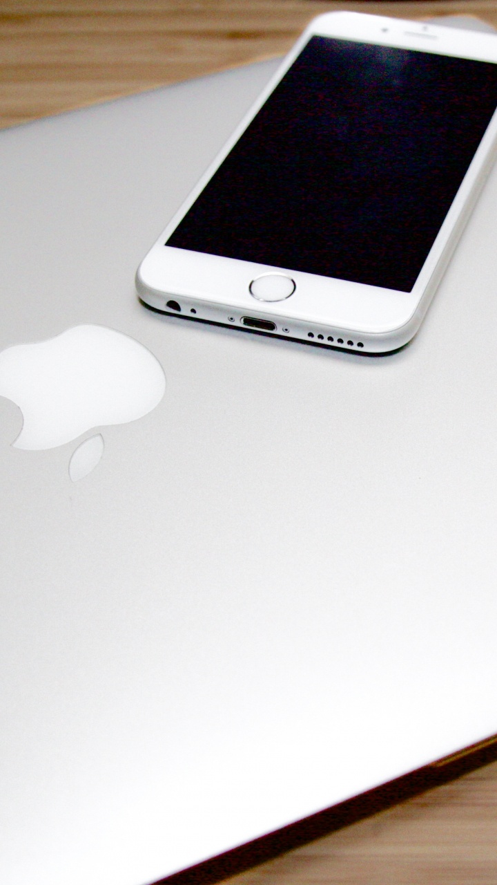 Silver Iphone 6 on Macbook. Wallpaper in 720x1280 Resolution
