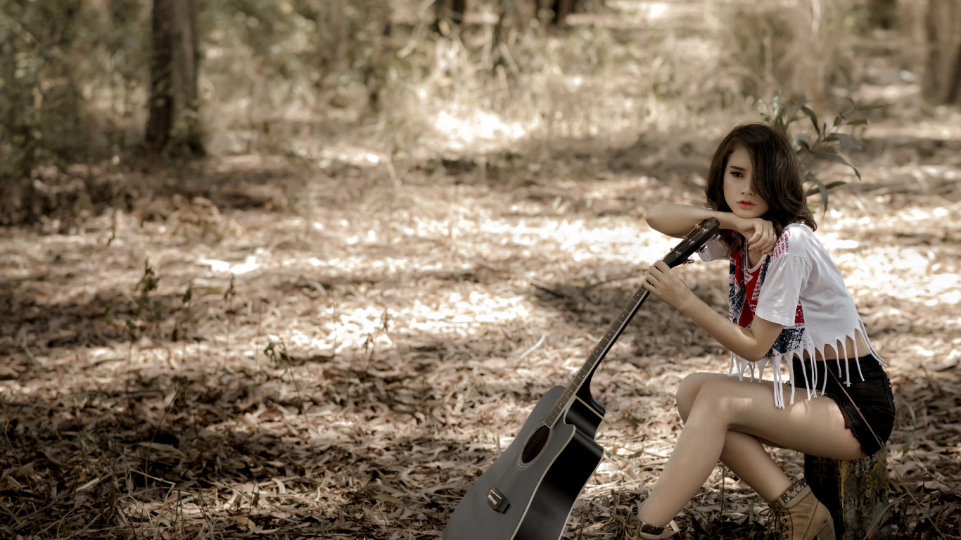 Bosque, Diversión, Naturaleza, Guitarra, Suelo. Wallpaper in 1366x768 Resolution