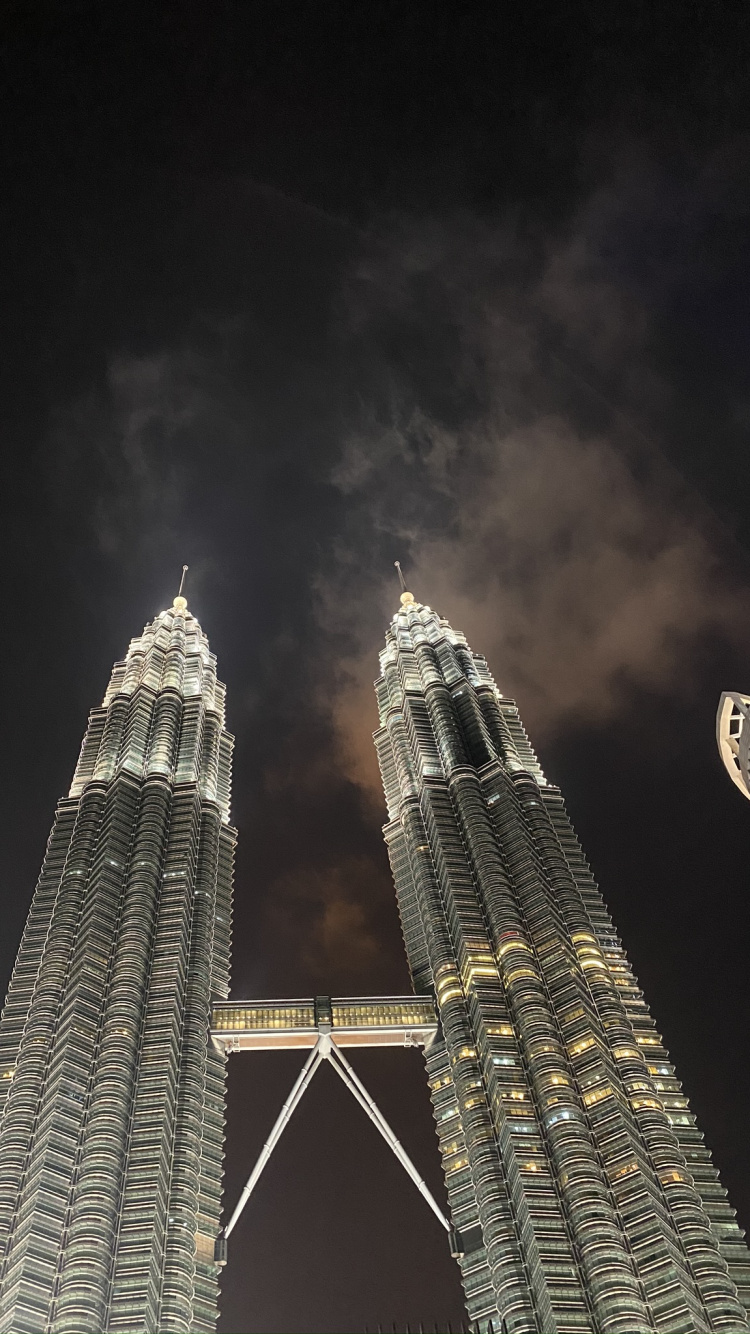Petronas Towers, Kuala Lumpur, Malaysien, Petronas Twin Towers; Petronas Zwillingstürme, Stadtzentrum Von Kuala Lumpur. Wallpaper in 750x1334 Resolution