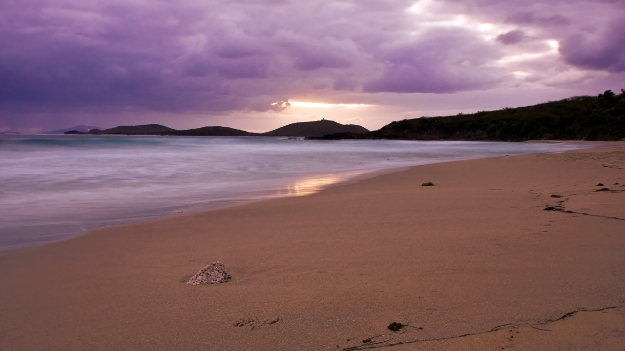 Plage de Sable Brun au Coucher du Soleil. Wallpaper in 1280x720 Resolution