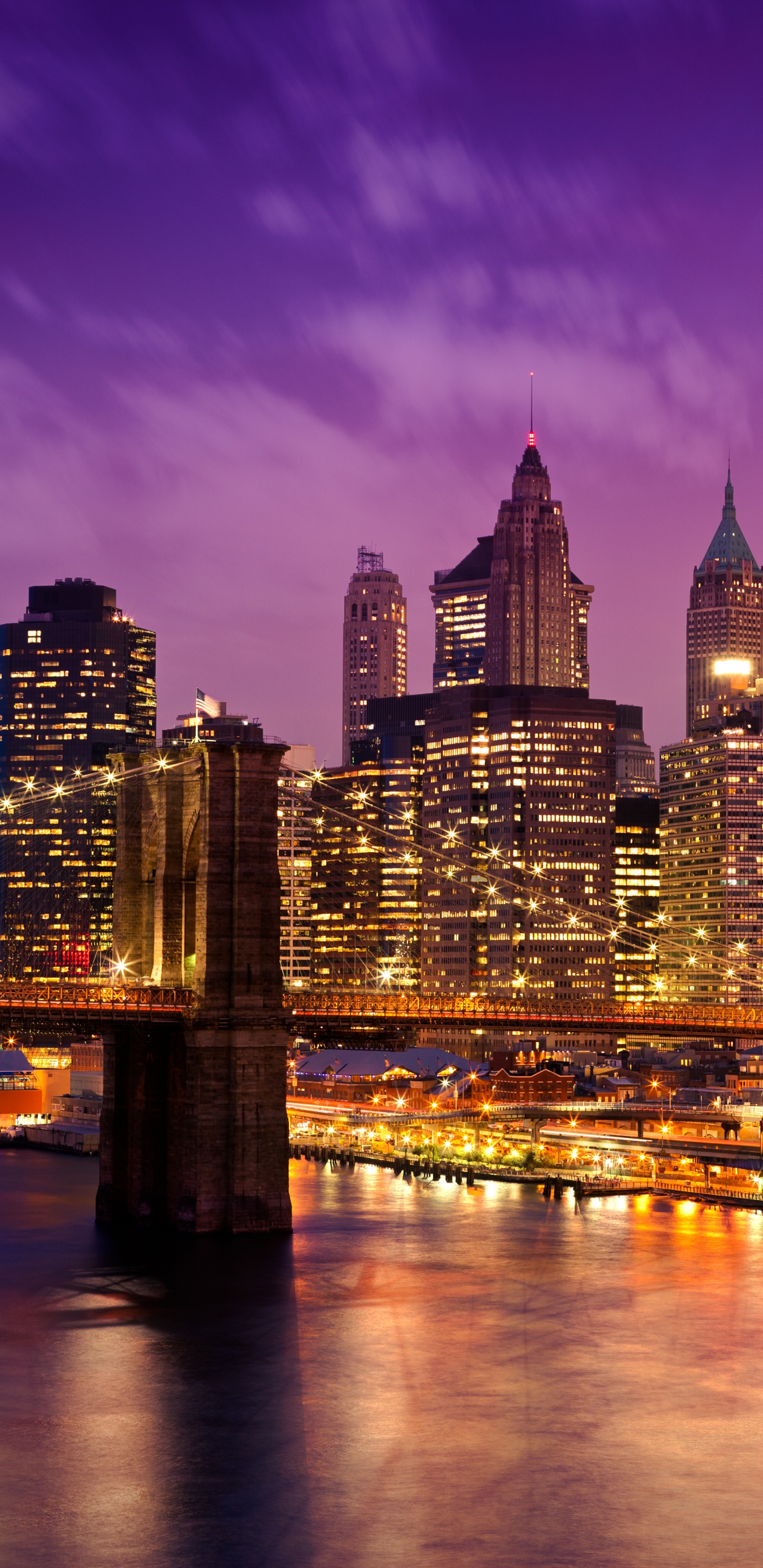 Puente Sobre el Río Durante la Noche. Wallpaper in 1440x2960 Resolution