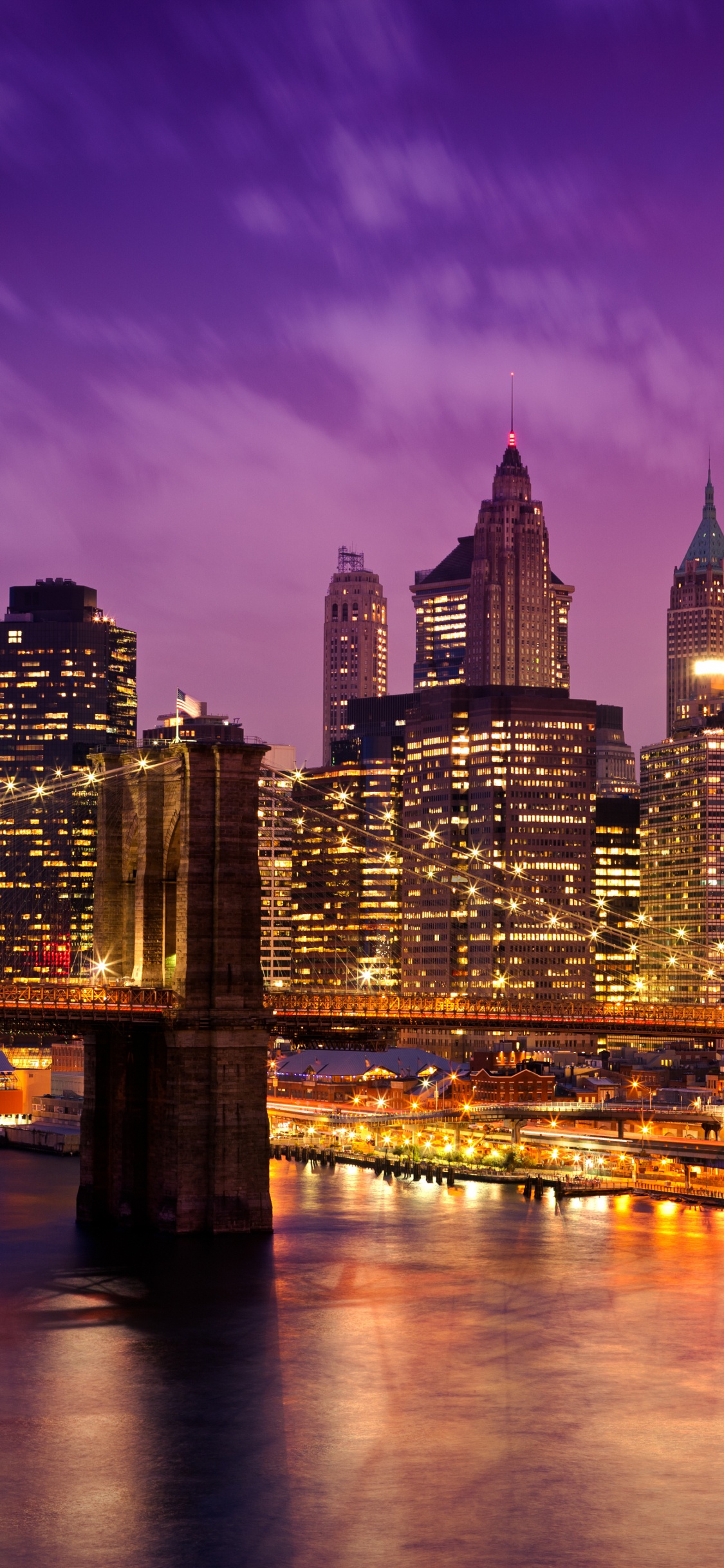 Pont Sur la Rivière Pendant la Nuit. Wallpaper in 1125x2436 Resolution