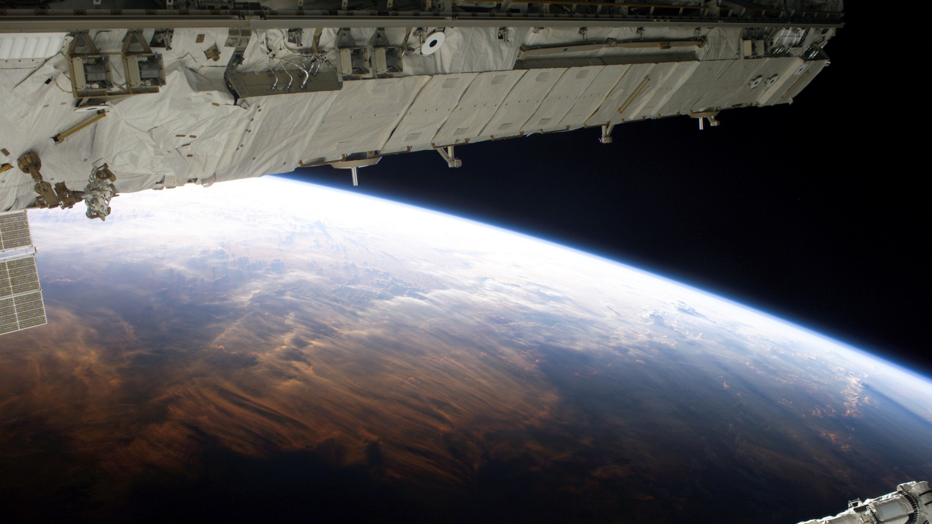 Gray Concrete Building During Daytime. Wallpaper in 1920x1080 Resolution