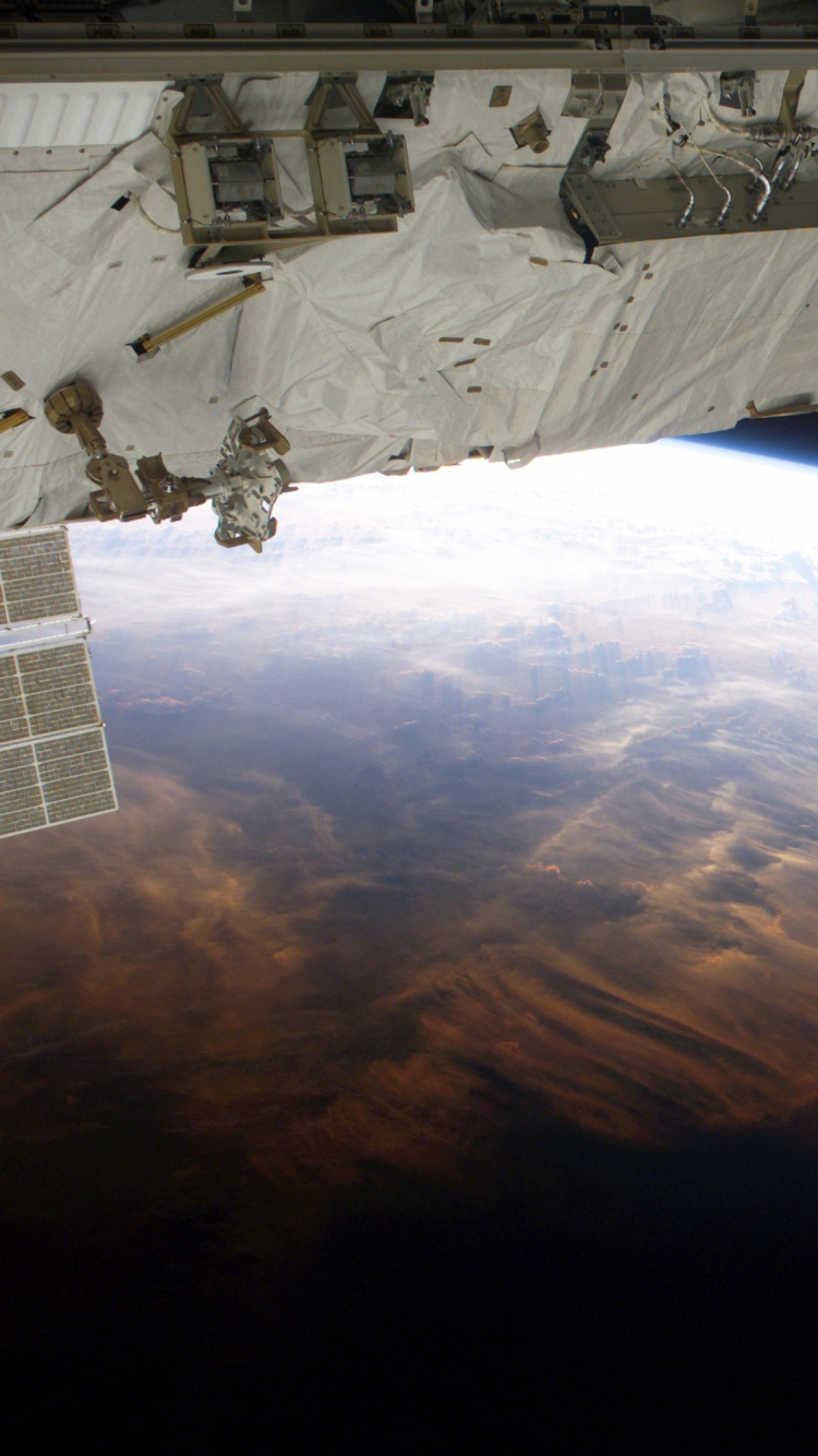 Bâtiment en Béton Gris Pendant la Journée. Wallpaper in 750x1334 Resolution