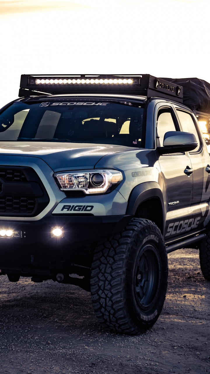 Schwarz Und Silber Nissan Suv. Wallpaper in 720x1280 Resolution