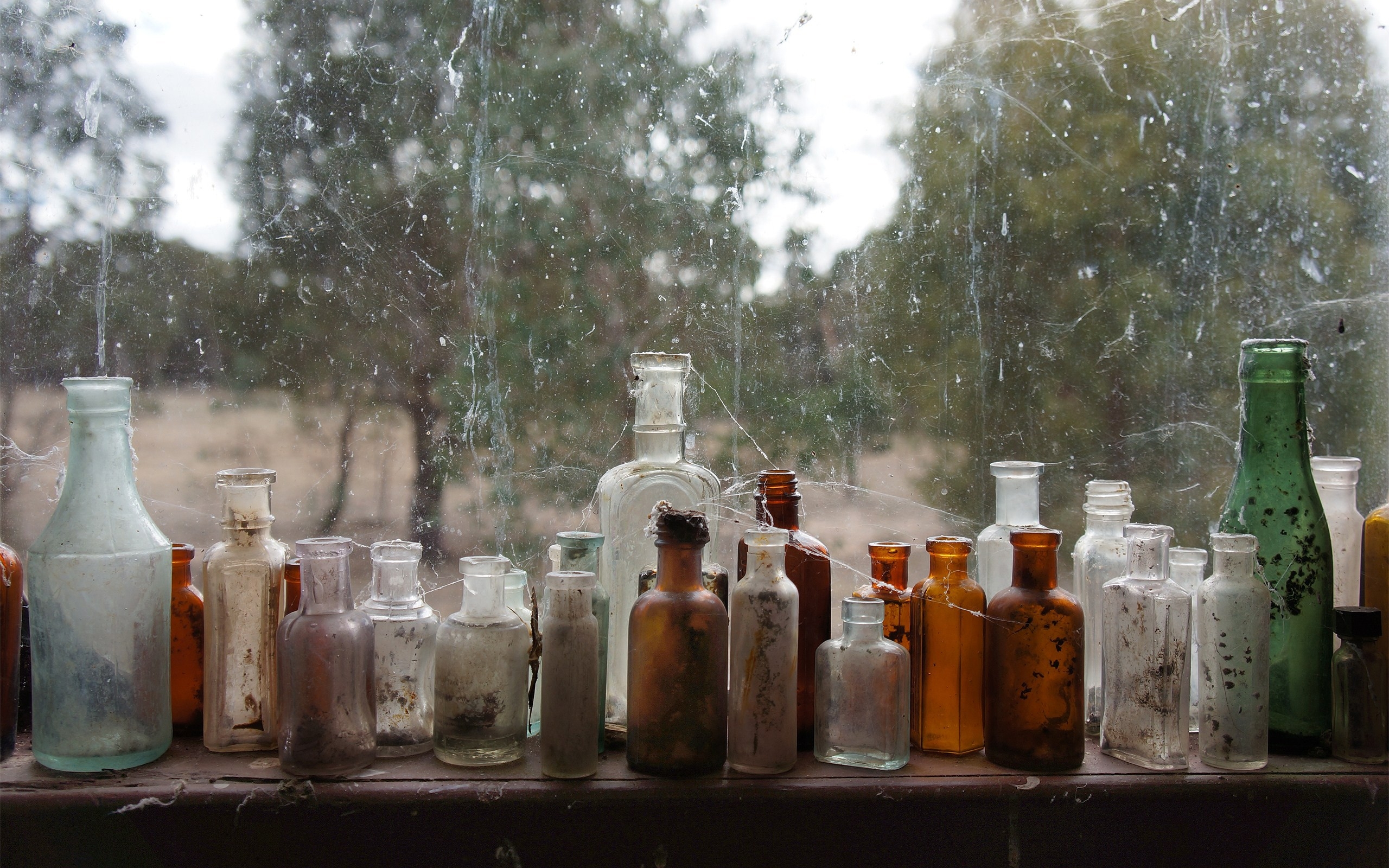 Fondos de Pantalla Botellas de Vidrio Transparente Sobre Mesa de Madera Marrón, Imágenes y Fotos Gratis Fondos de Pantalla Botellas de Vidrio Transparente Sobre Mesa de Madera Marrón, Imágenes y Fotos Gratis