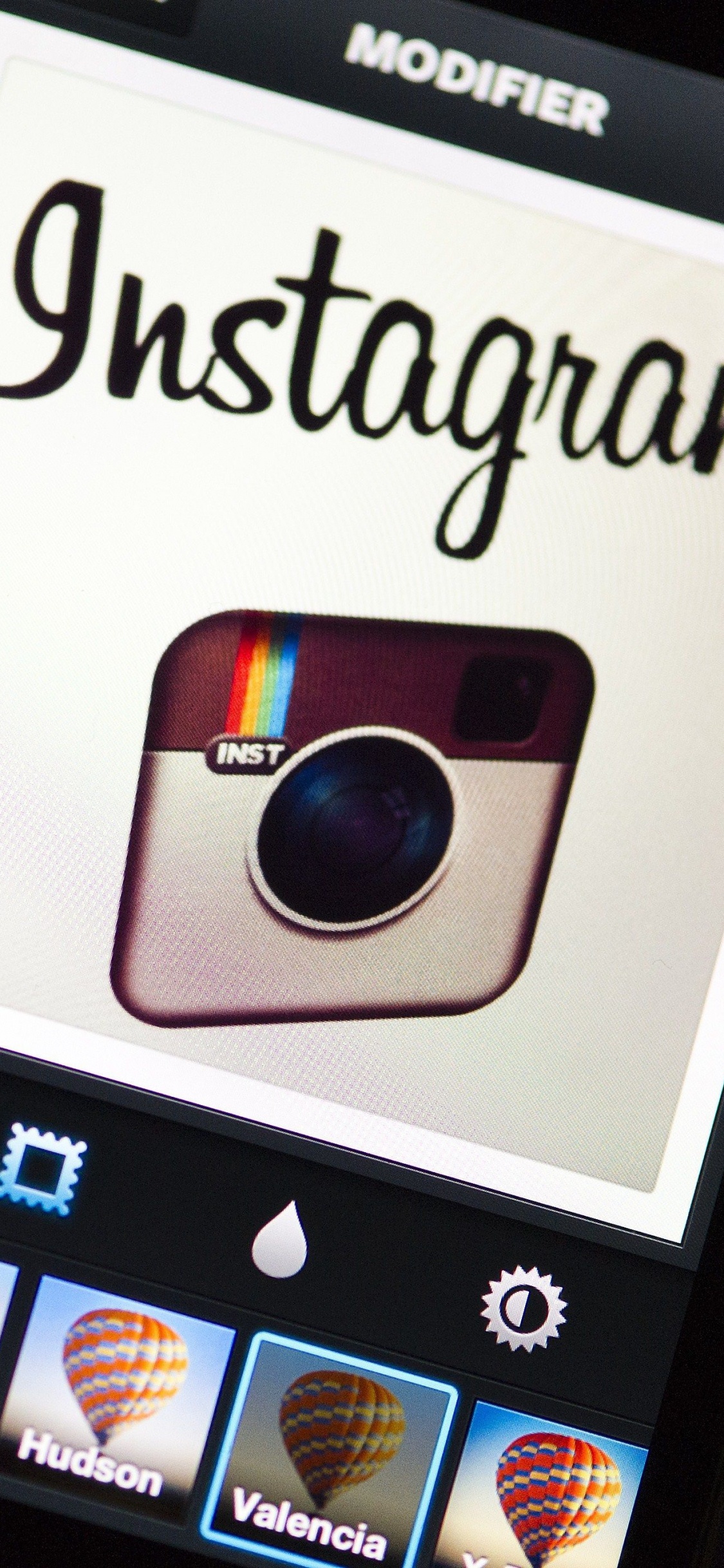 Gadget, Smartphone, Portable Communications Device, Communication Device, Electronic Device. Wallpaper in 1125x2436 Resolution