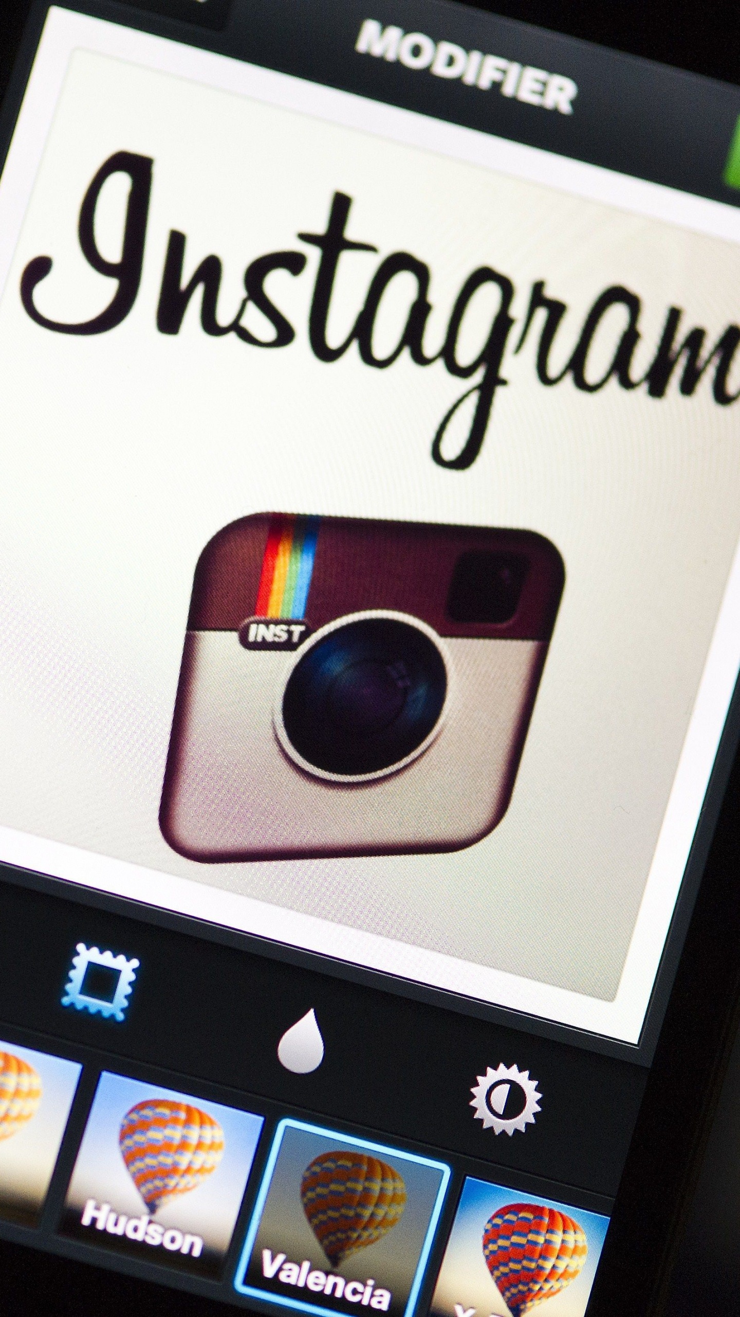 Gadget, Smartphone, Portable Communications Device, Communication Device, Electronic Device. Wallpaper in 1440x2560 Resolution