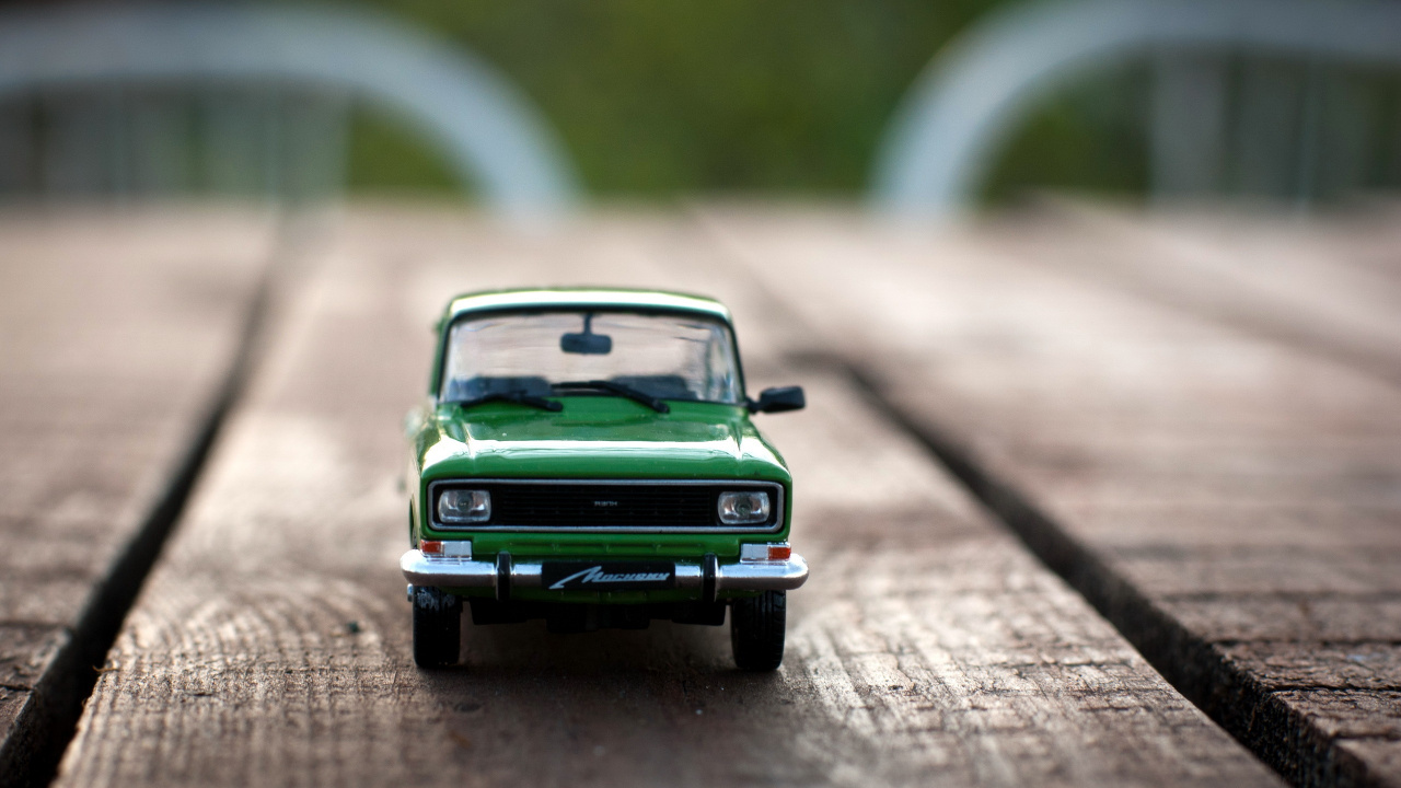 Green Car Scale Model on Road. Wallpaper in 1280x720 Resolution