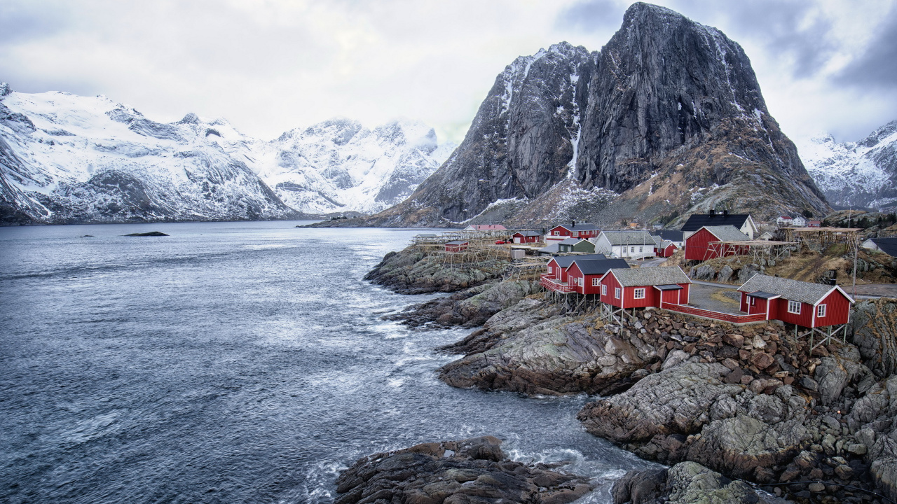Houses Near Body of Water and Mountain During Daytime. Wallpaper in 1280x720 Resolution
