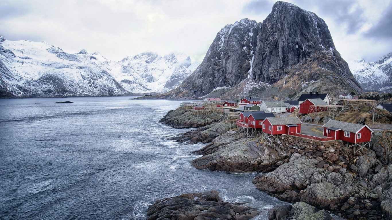 Houses Near Body of Water and Mountain During Daytime. Wallpaper in 1366x768 Resolution