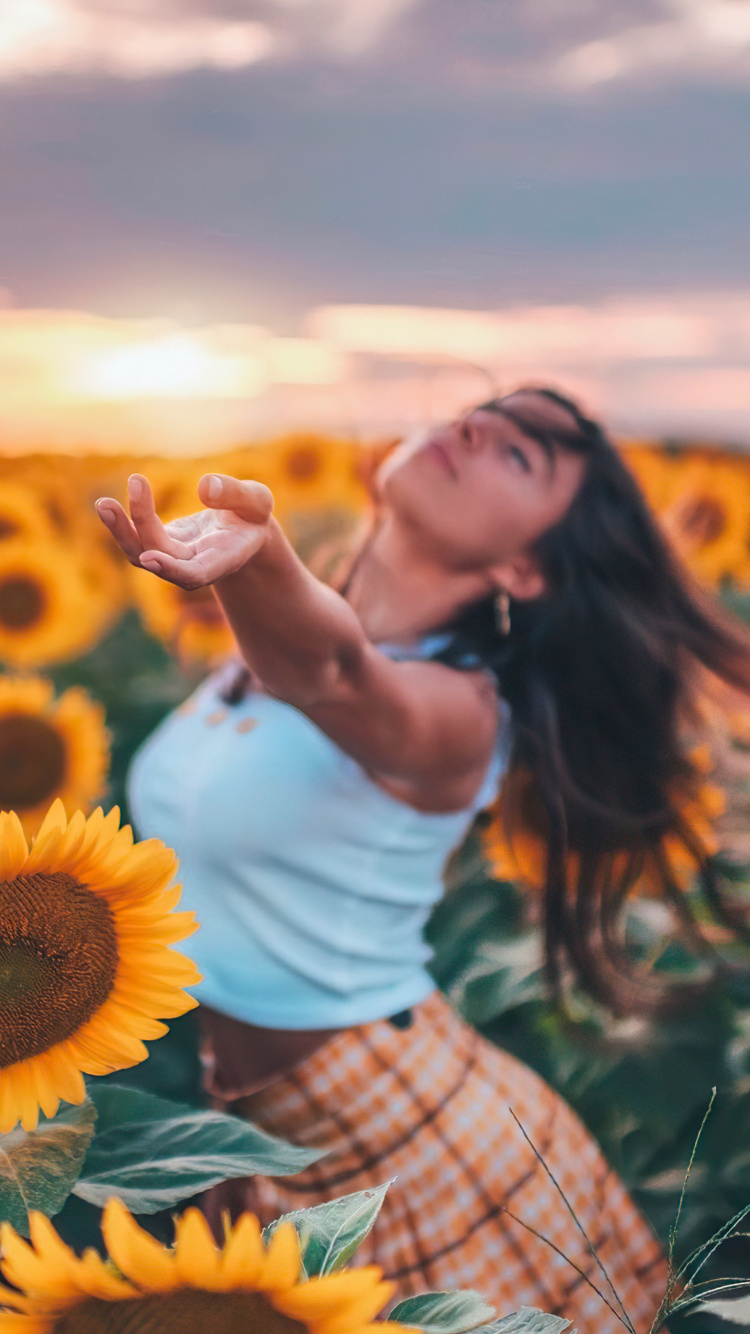 Flower, Plant, Daytime, Cloud, Facial Expression. Wallpaper in 750x1334 Resolution