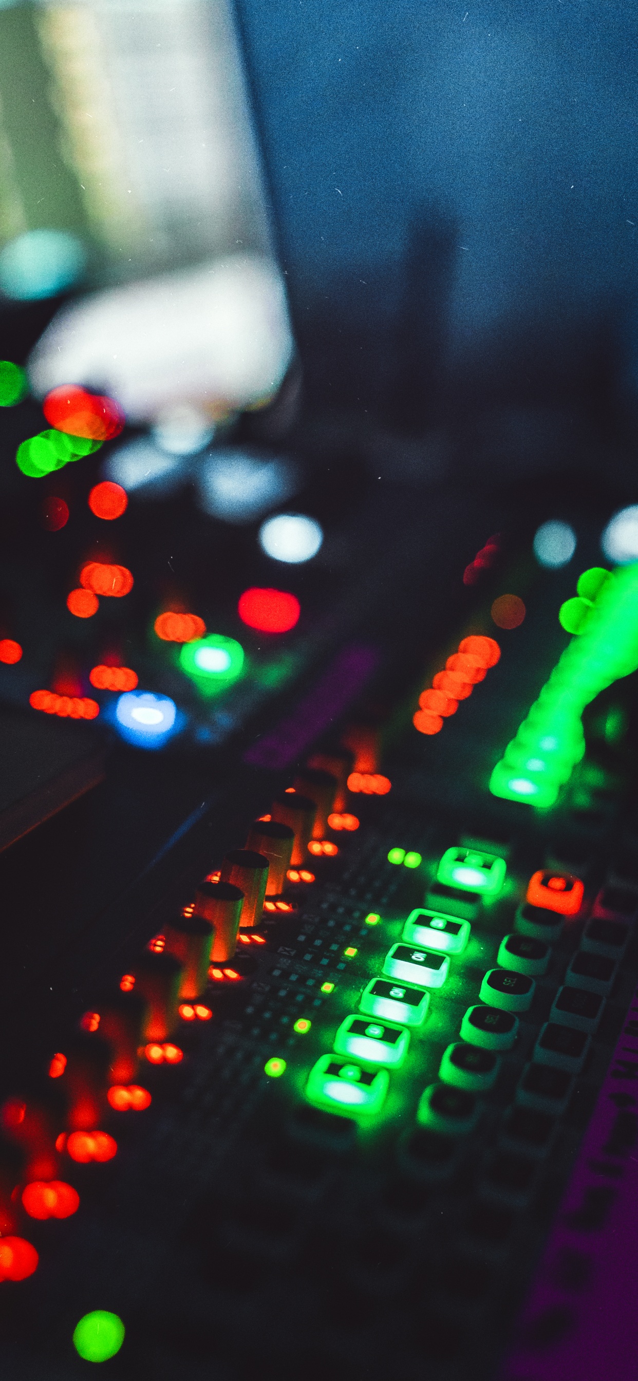 dj Mix, Audio-mixing, Remix, Gr, Licht. Wallpaper in 1242x2688 Resolution