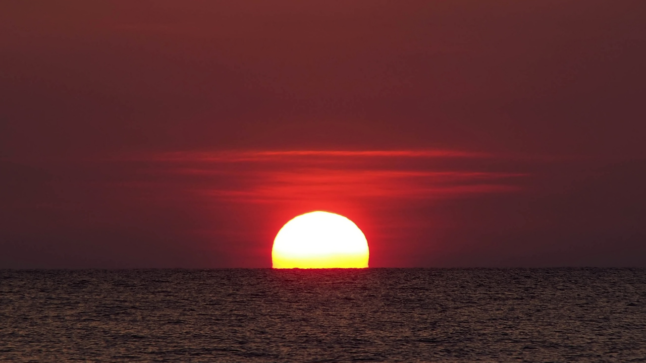 Horizont, Wasser, Afterglow, Orange, Astronomisches Objekt. Wallpaper in 1280x720 Resolution