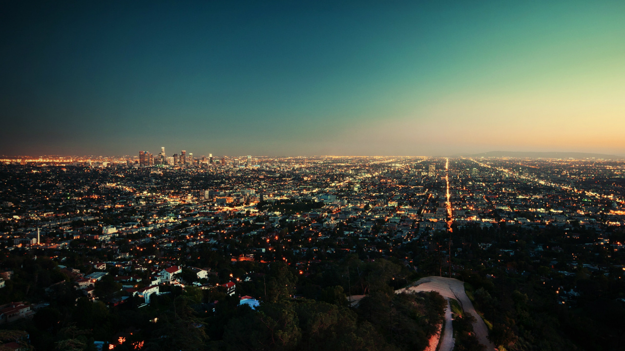 Vue Aérienne de la Ville Pendant la Nuit. Wallpaper in 1280x720 Resolution